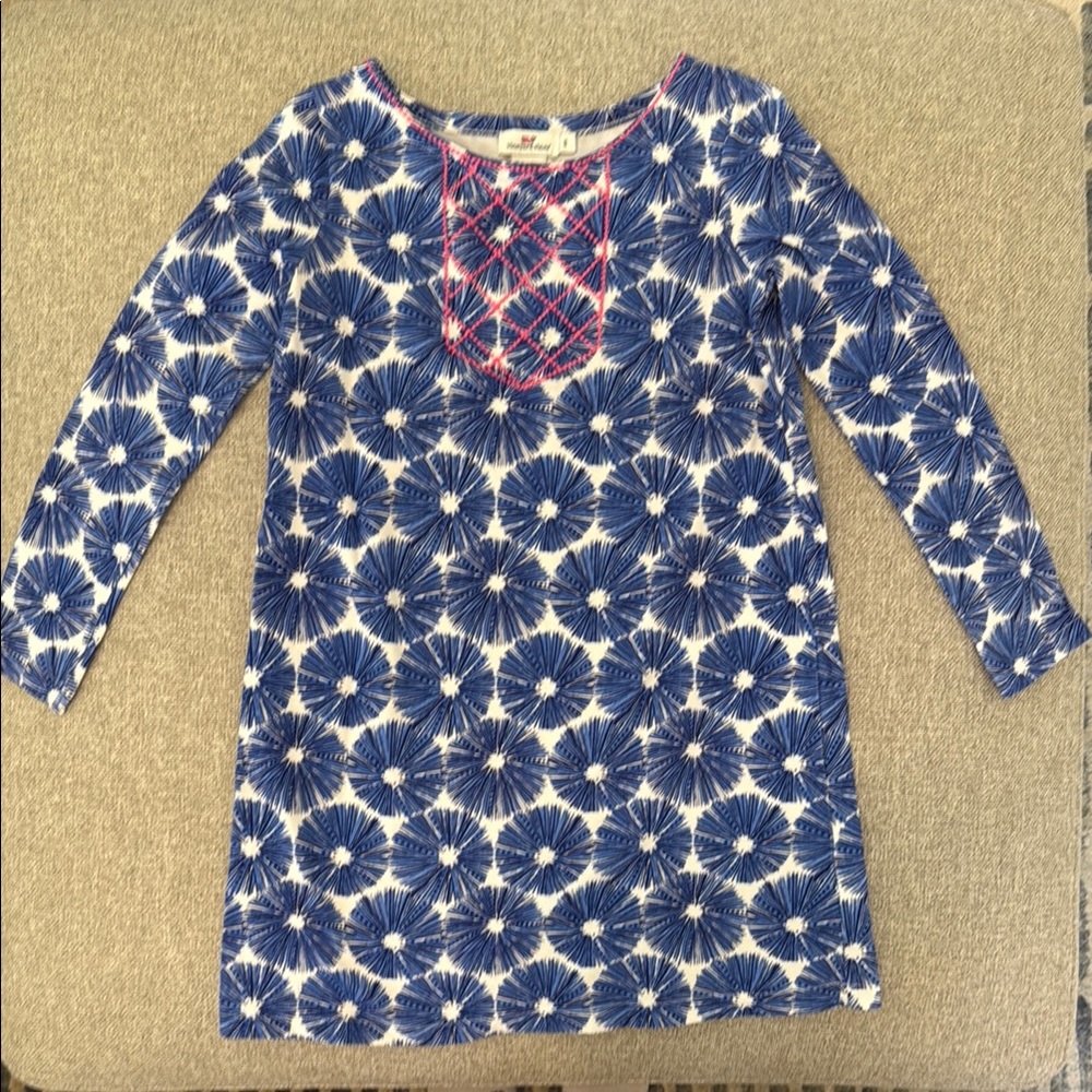 Blue and White Floral Vineyard Vines girls dress, size small, EUC!